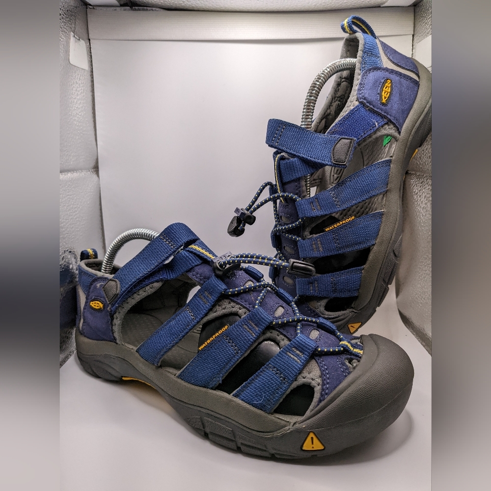 KEEN Youth Seacamp II CNX Sandal       Youth size 6/Women's size 8